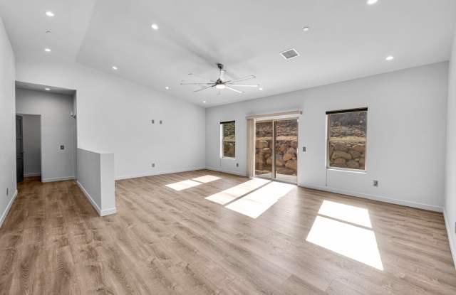 7760 Arrowhead Drive Gallery 3