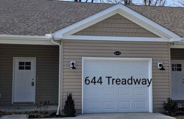 644 Treadway Blvd - 644 Treadway Boulevard, Sheffield Lake, OH 44054