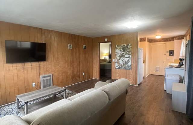 1-Bedroom Duplex minutes from Eugene! Gallery 3