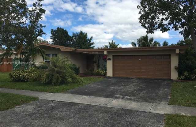 3705 SW 68th Ave photos photos