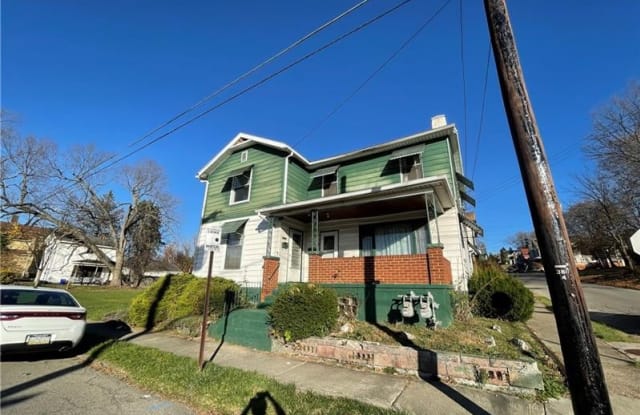 211 S Walnut St - 211 South Walnut Street, New Castle, PA 16101