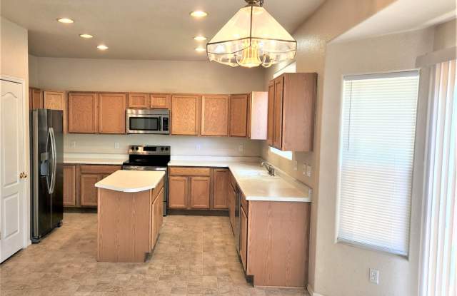 Cute Home For Rent on Ridgebury Pl. Gallery 3