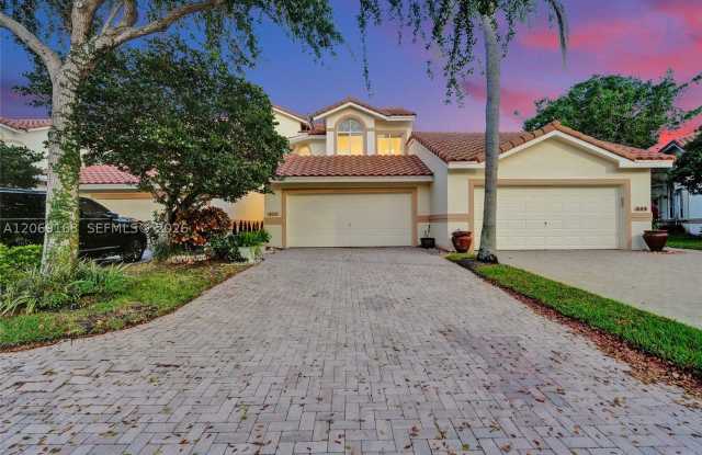 644 W Palm Aire Dr Gallery 3