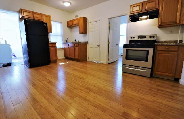 18 Seavey St - 18 Seavey Street, Westbrook, ME 04092