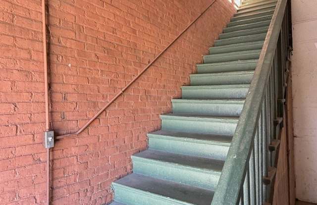 148 N Sycamore Street Gallery 3