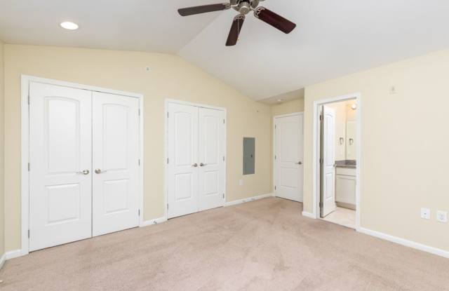 2 Bedroom Townhouse- END UNIT - Everything You Need! Woodlands of Charlottesville *Only a $500 deposit* photos photos