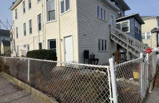 600 N MICHIGAN Avenue N photos photos