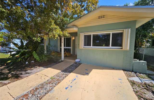 279 Southwest 8th Street - 279 Southwest 8th Street, Dania Beach, FL 33004