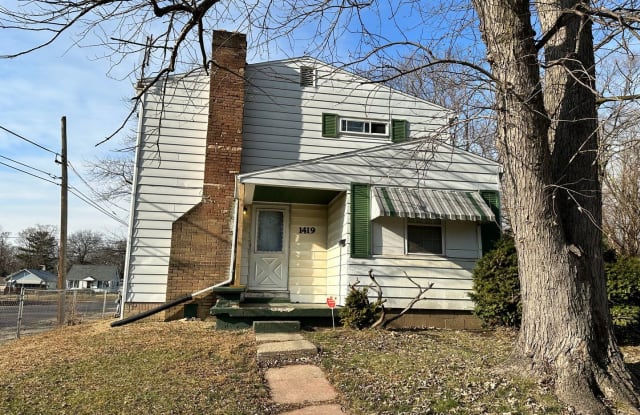 1419 S Westmoreland Ave - 1419 South Westmoreland Avenue, Peoria, IL 61605