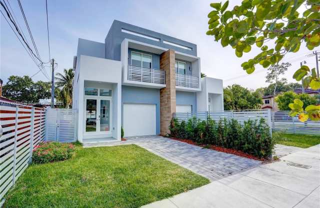 3570 SW 23rd St photos photos