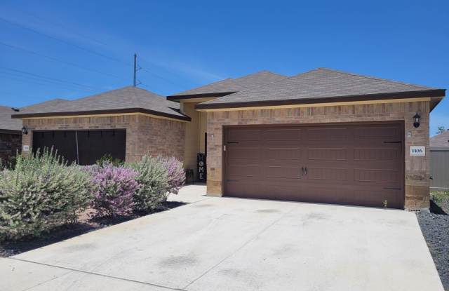 3/2 SEGUIN DUPLEX Gallery 1