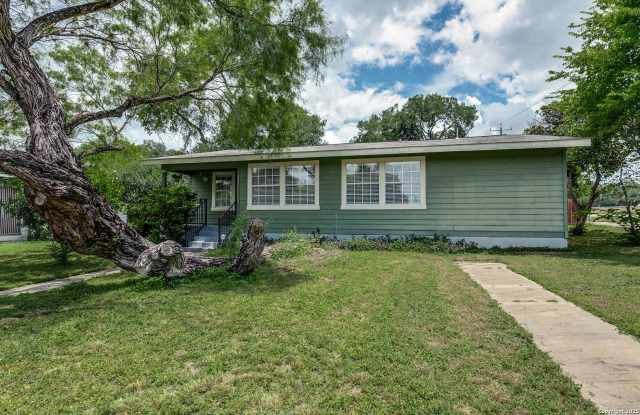 4-BEDROOM TERRELL HILLS HOME ON CORNER LOT photos photos