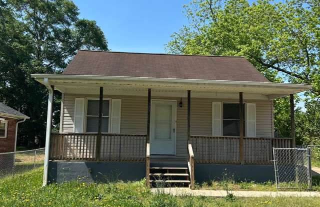 Welcome to this charming 3 bedroom, 2 bathroom home located in Spartanburg, SC. photos photos