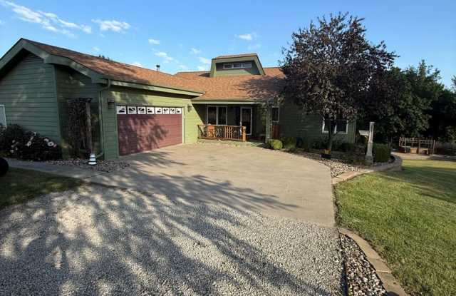 Rent: $2300; 3 Bed - 142 Delft Drive, Marion County, IA 50219