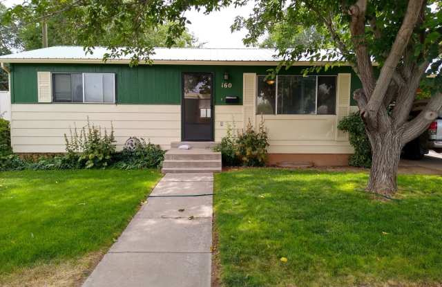 $500 Off First Month's Rent for a 4-Bedroom 2-Bath Home Near SUU with a Gorgeous Yard! - 160 North 700 West, Cedar City, UT 84720