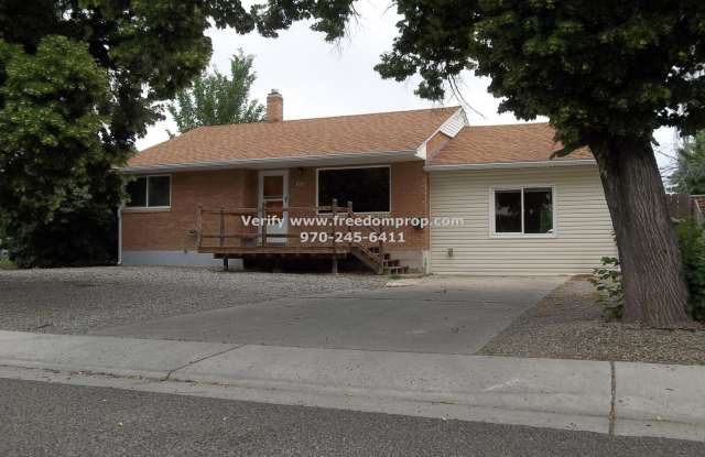 Larger home with convenient location - College students welcome photos photos