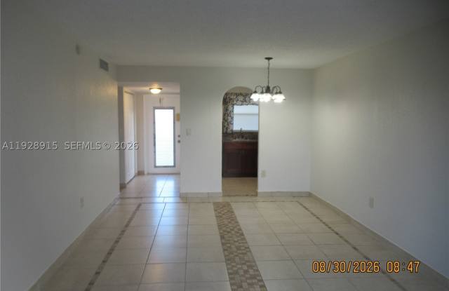 8285 Sunrise Lakes Blvd Gallery 4
