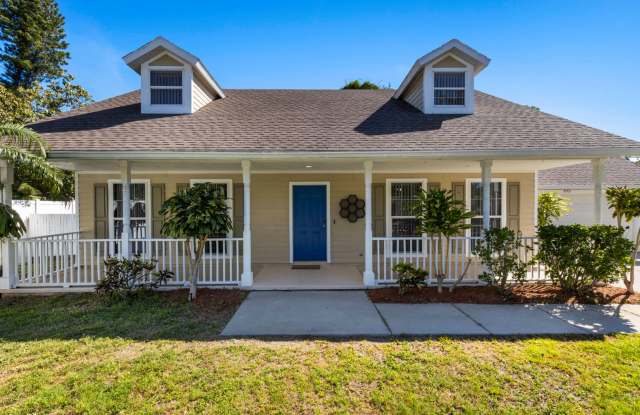 Charming Renovated 4BR/3BA Single Family Home photos photos