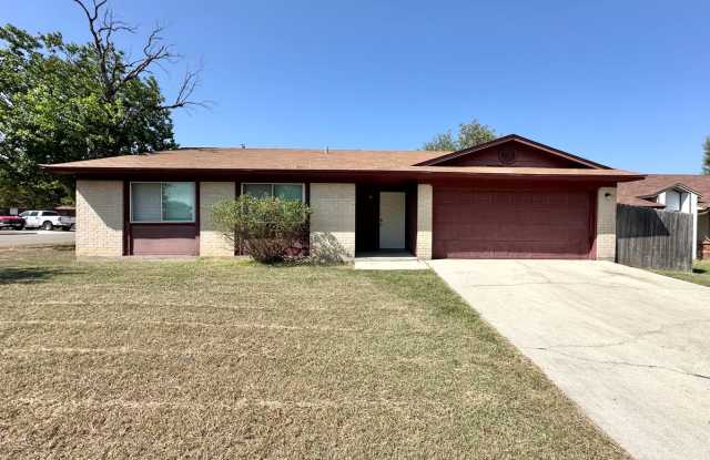 Price Drop! Viewable December 12th! Small Pets Accepted! - 3323 Johnson Drive, Killeen, TX 76549
