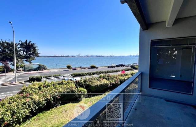 Waterfront 1 bedroom located at the resort style Watergate complex included ameneties, water, garbage, parking! photos photos