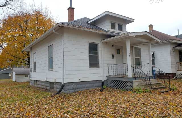 FOR RENT- 1101 Forest Ave **PETS OK** - 1101 Forest Avenue, Waterloo, IA 50702