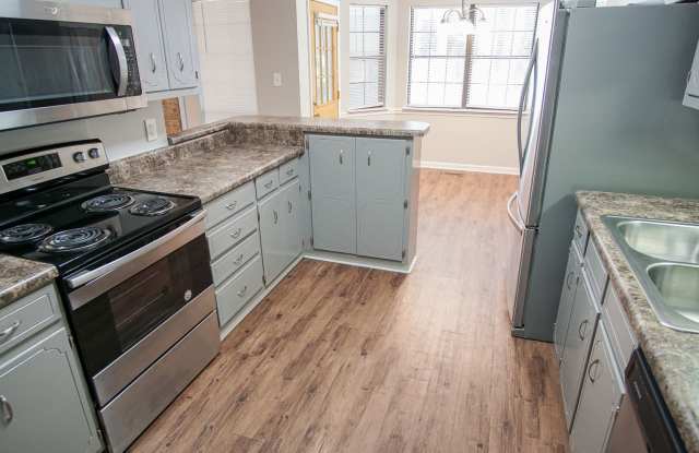 Lakeside Schools/Rehabbed and Ready for Move In. (NO PETS) Gallery 4