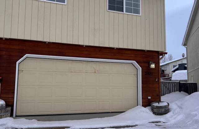 Beautiful 3 bedroom/2bath with spacious deck and backyard photos photos