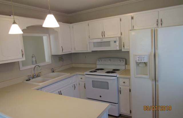 207 W Pinoak Ct Gallery 2