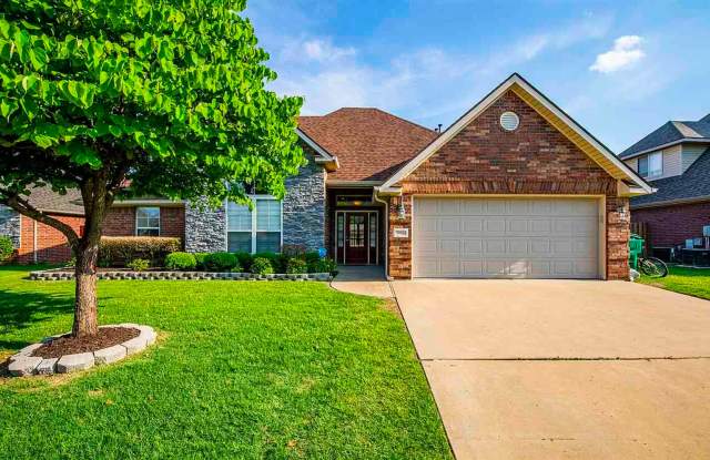 Wonderful home centrally located in Centerton with SOLAR - cut your electric bill down tremendously! photos photos