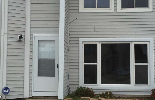 Modern 2 Bed | 2 Bath Townhouse in Town Center! photos photos Modern 2 Bed | 2 Bath Townhouse in Town Center! photos photos