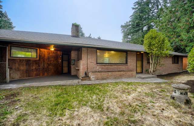 Ideally Located 3 Bed 1 Bath Burien Home w/ Huge Fenced Yard & Garage! Gallery 3