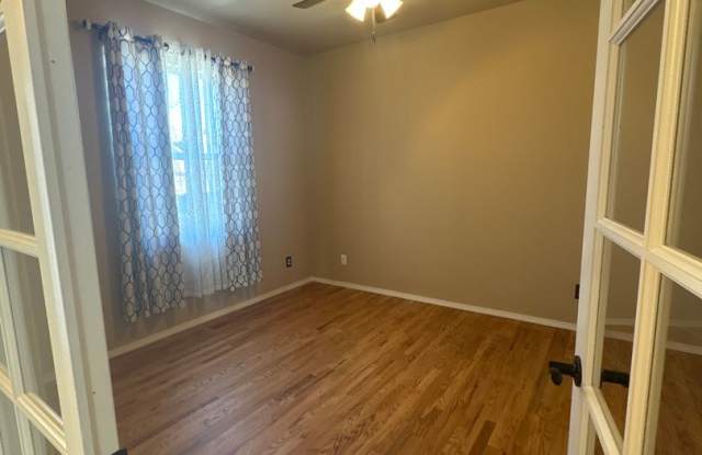 MOVE-IN SPECIAL!!  Pine Creek Beauty! 5 bedroom, 3.5 bath Home Gallery 4