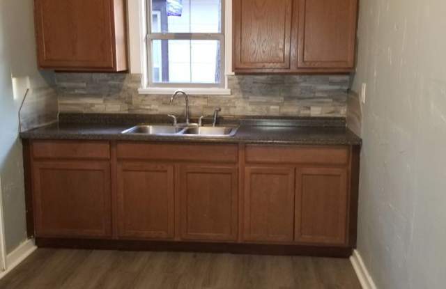 2 Bed 1 bath Shotgun house - 249 Millwood North, Wichita, KS 67203