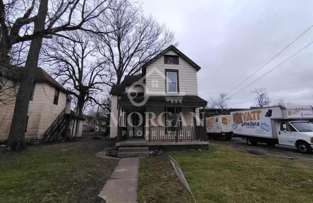 925 West 5th Street - 3 photos photos