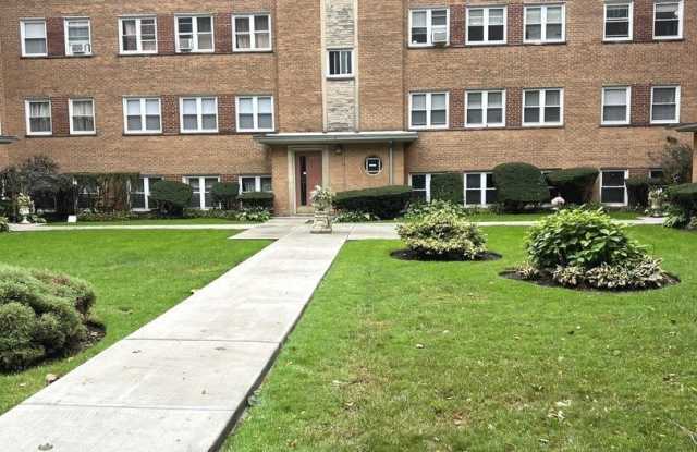 2431 W Lunt Avenue - 2431 West Lunt Avenue, Chicago, IL 60645 2431 W Lunt Avenue - 2431 West Lunt Avenue, Chicago, IL 60645