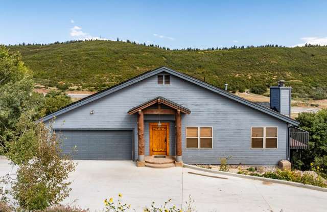 Multi-Level Single-Family Home in Summit Park Gallery 1