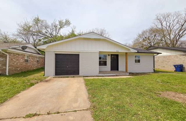 Beautifully remodeled 3 bed 1.5 bath home in Tecumseh. photos photos