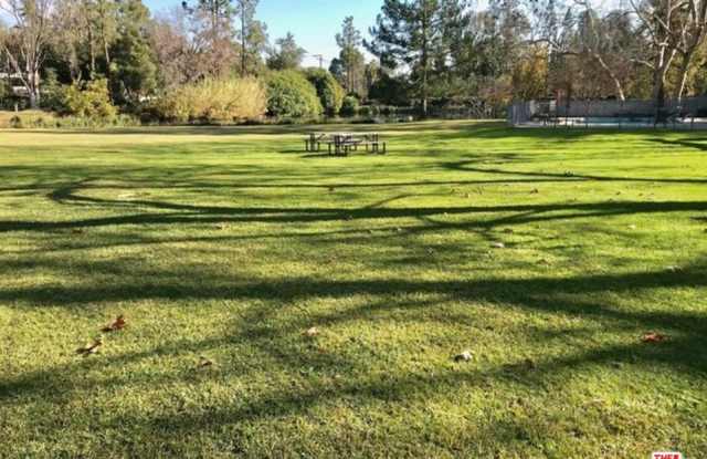 1290 CLUB HOUSE Drive Gallery 3