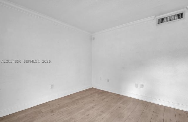 3245 Virginia St Gallery 3