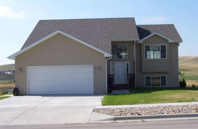913 Field View Drive - 913 Field View Drive, Rapid City, SD 57701