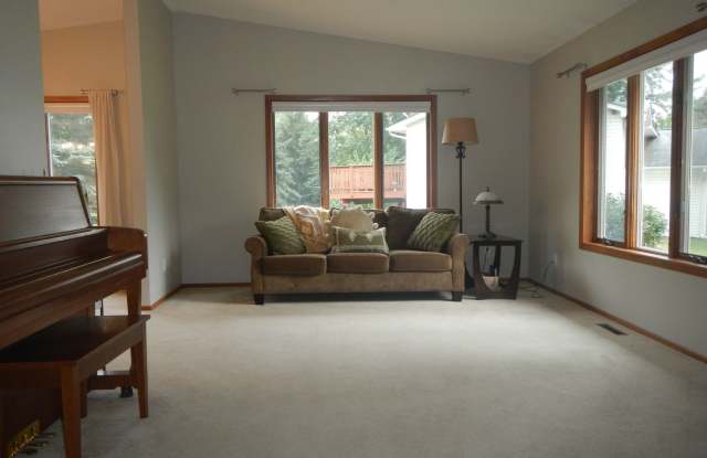 Newly Renovated 3-Bedroom Home on a Quiet Cul-de-Sac in Hudson! Gallery 3