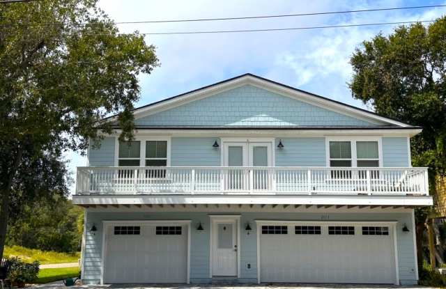Walk to beach - 2691 1st Avenue, Fernandina Beach, FL 32034