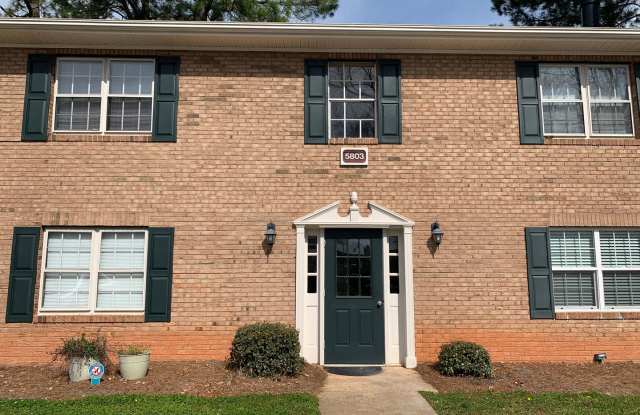 Pristine, move in ready 1 bath, 1 bedroom Condo located in the Hunting Ridge Complex! - 5803 Hunting Ridge Lane, Charlotte, NC 28212