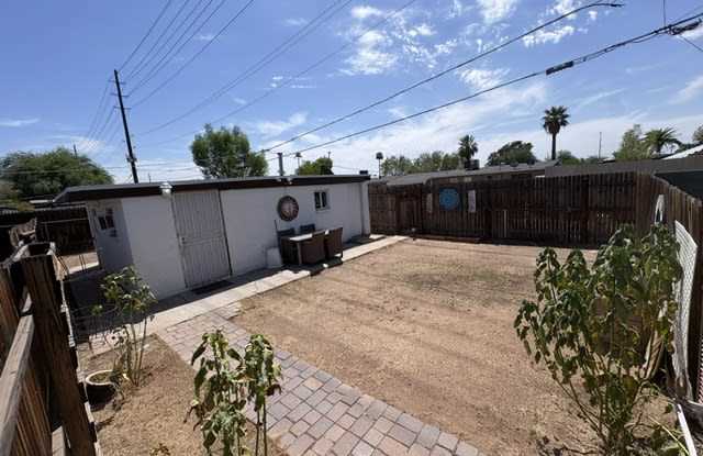 3607 West Meadowbrook Avenue Gallery 1