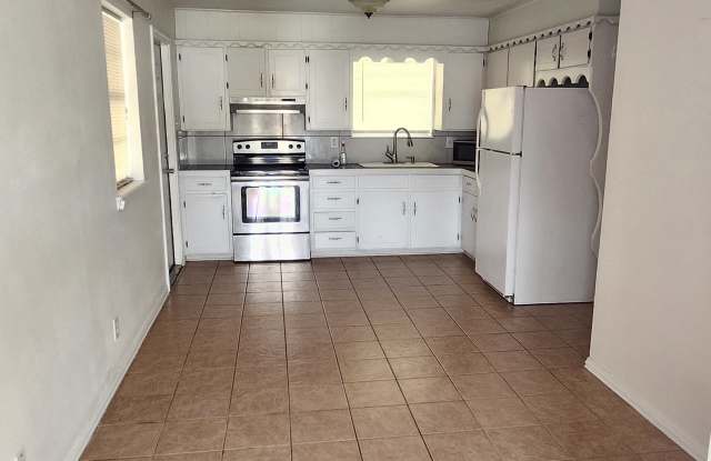 290 North Barker Street - 290 North Barker Street, Stephenville, TX 76401