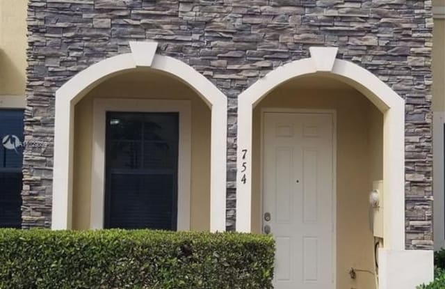 754 SE 32nd Ave - 754 SE 32nd Ave, Homestead, FL 33033