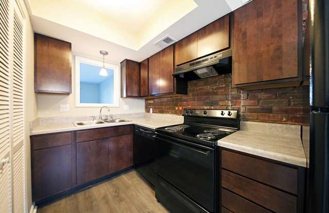 2 Bedroom 1 Bathroom Townhome Available in Speedway, IN - The Andover Gallery 4