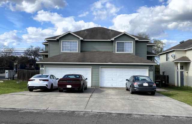 3 Bed 3.5 Bath Duplex on TXST Bus Route! photos photos