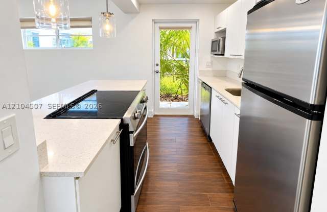 1001 Bay Dr Gallery 3