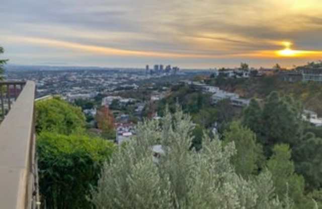 8810 Hollywood Boulevard Gallery 3